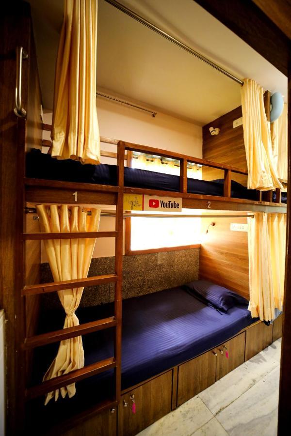 Maple Social Hubz-Hostel Mumbai Dış mekan fotoğraf
